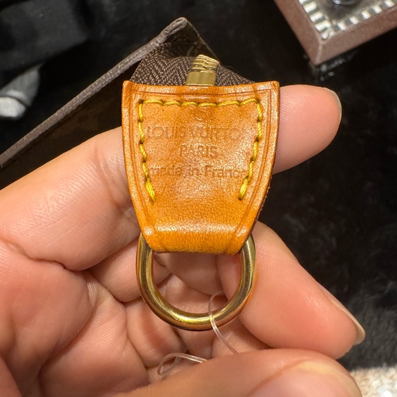 🎀Louis Vuitton pouch🎀 - Picture 3 of 16
